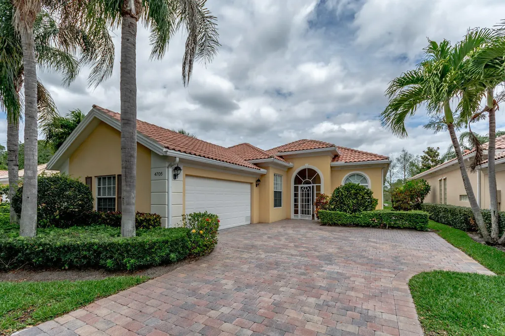 4705 Dovehill Drive Palm Beach Gardens FL 33418