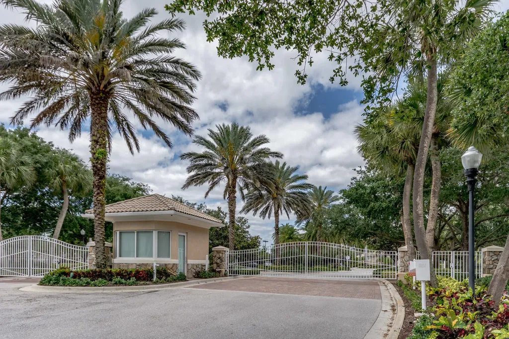 4705 Dovehill Drive Palm Beach Gardens FL 33418
