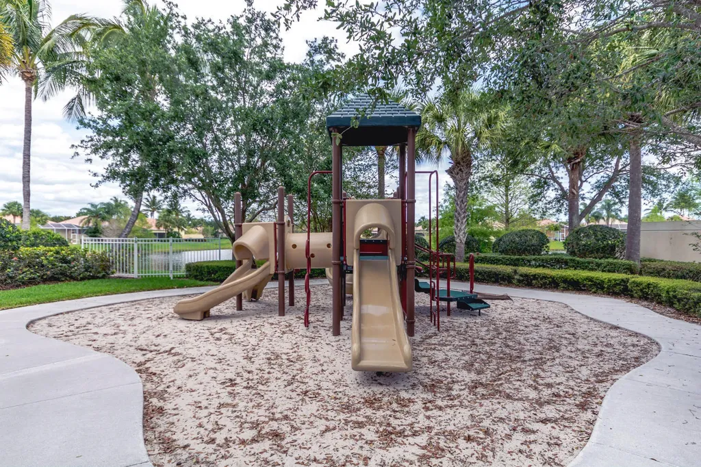 4705 Dovehill Drive Palm Beach Gardens FL 33418