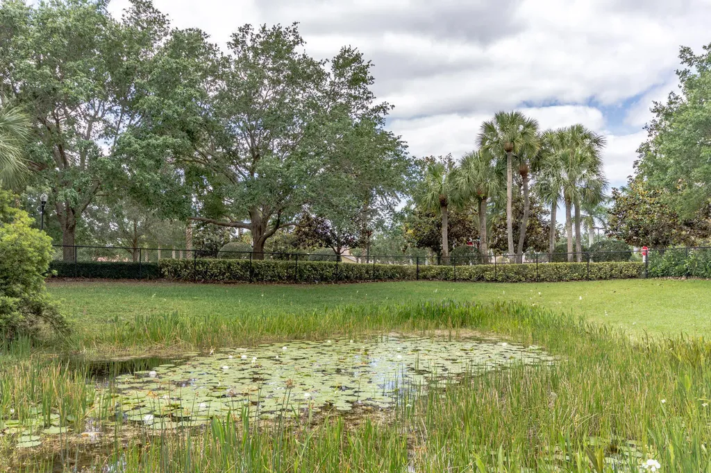 4705 Dovehill Drive Palm Beach Gardens FL 33418
