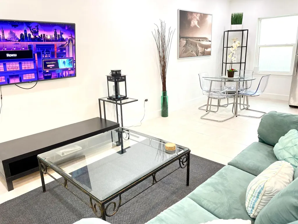 630 NE 17th Way Fort Lauderdale FL 33304