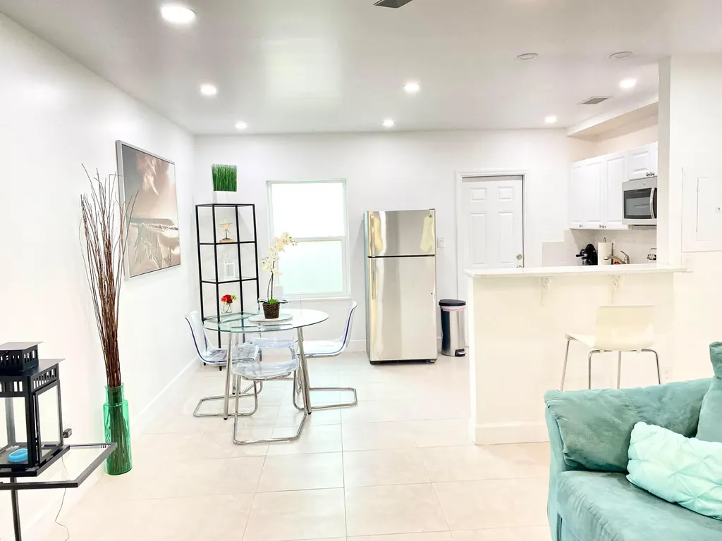 630 NE 17th Way Fort Lauderdale FL 33304