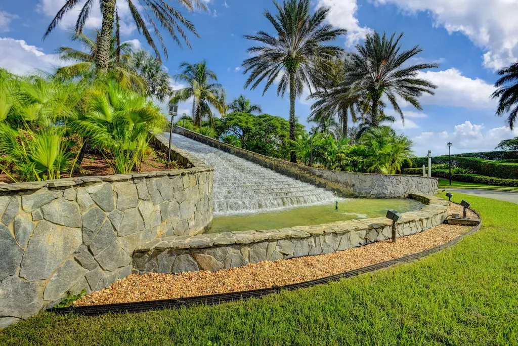2344 Windjammer Way West Palm Beach FL 33411