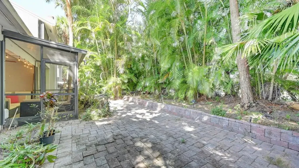 6660 Canary Palm Circle Boca Raton FL 33433