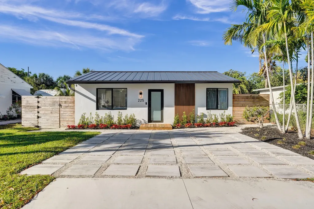 Delray Beach FL, 225 NE 10th Street