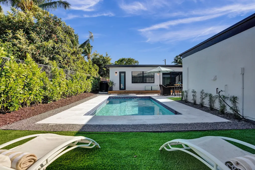 225 NE 10th Street Delray Beach FL 33444