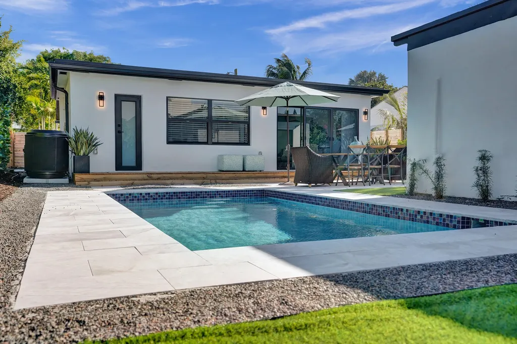 225 NE 10th Street Delray Beach FL 33444