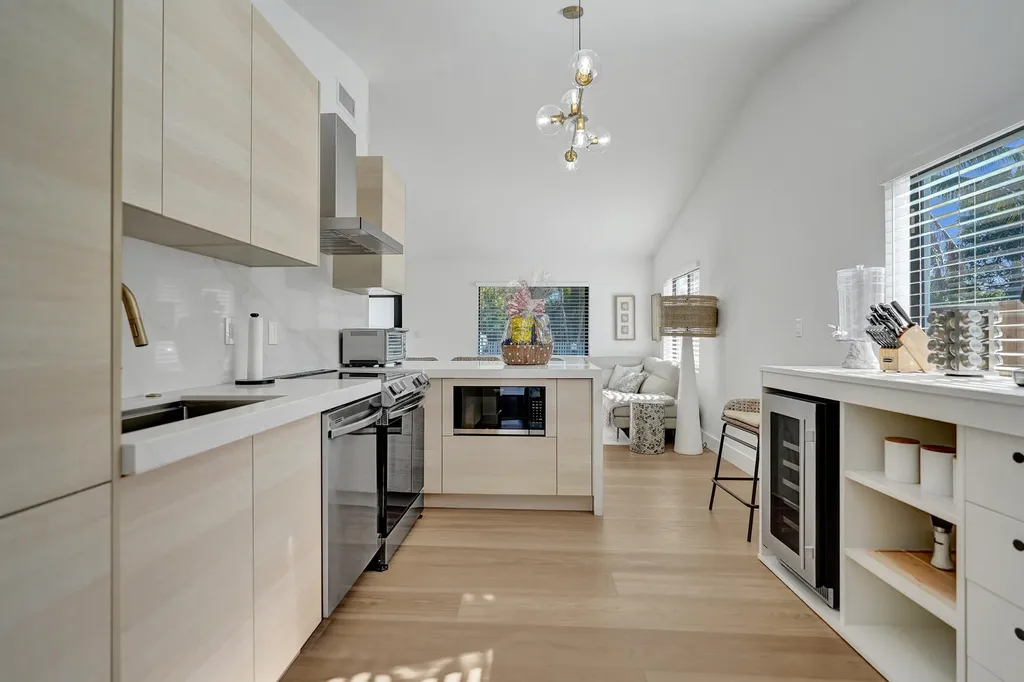 225 NE 10th Street Delray Beach FL 33444
