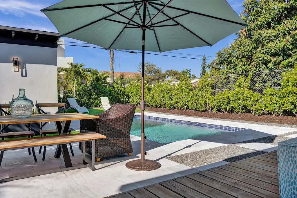 225 NE 10th Street Delray Beach FL 33444