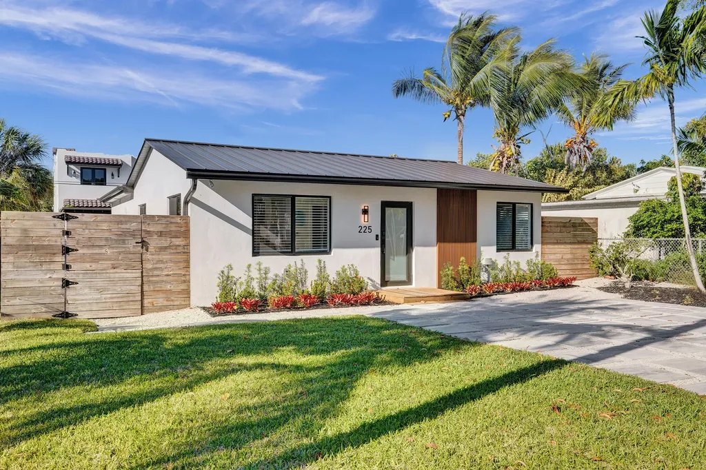 225 NE 10th Street Delray Beach FL 33444