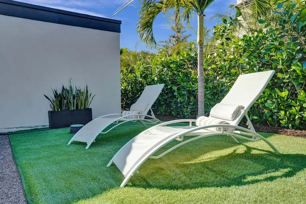 225 NE 10th Street Delray Beach FL 33444