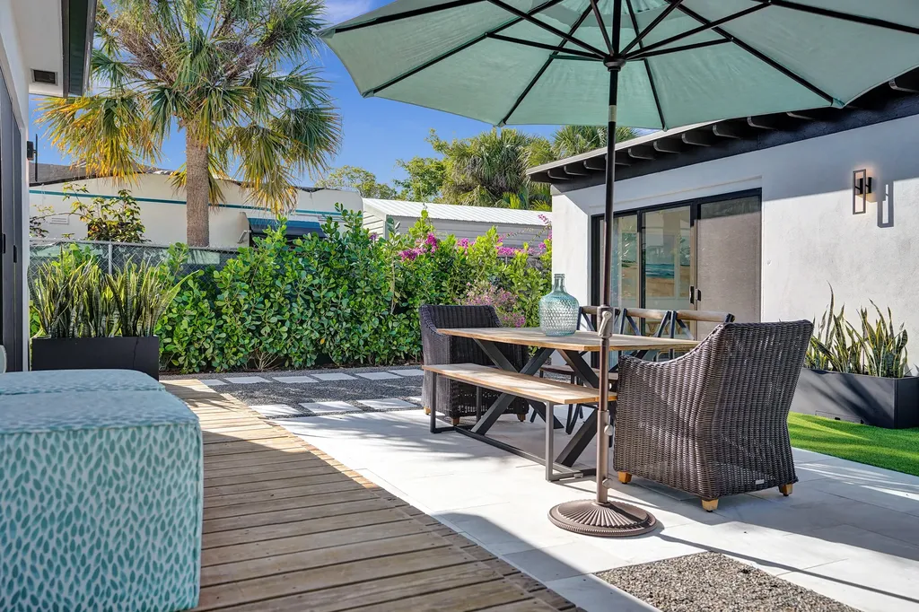 225 NE 10th Street Delray Beach FL 33444