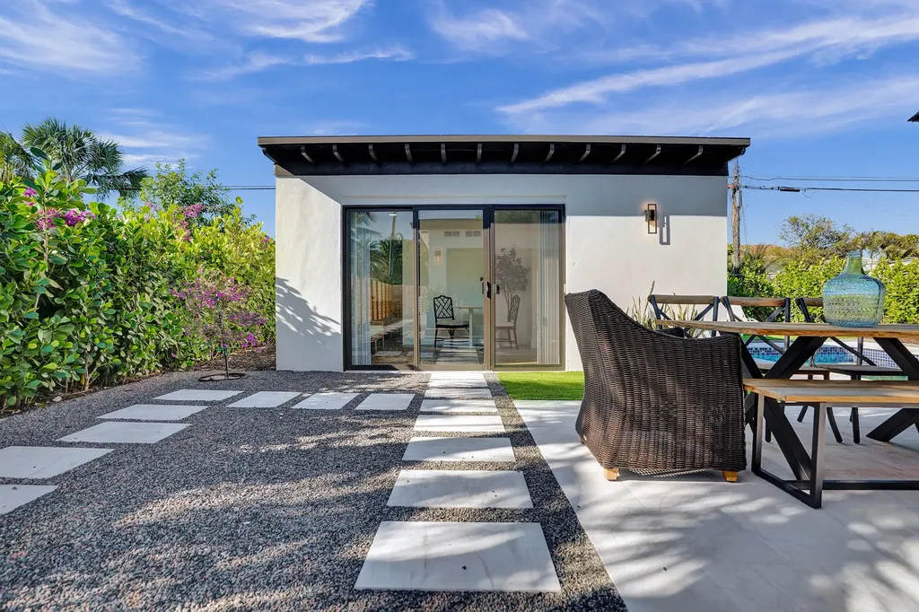 225 NE 10th Street Delray Beach FL 33444
