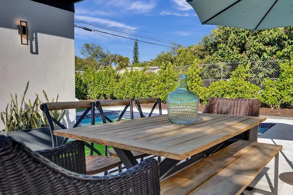 225 NE 10th Street Delray Beach FL 33444