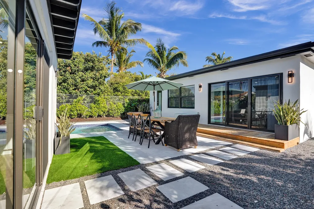 225 NE 10th Street Delray Beach FL 33444