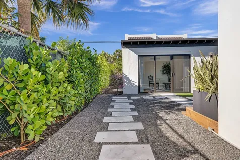 225 NE 10th Street Delray Beach FL 33444