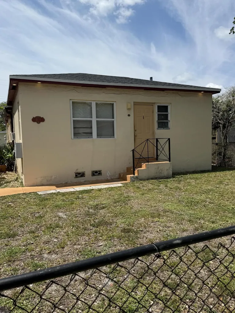 1824 Adams Street Hollywood FL 33020