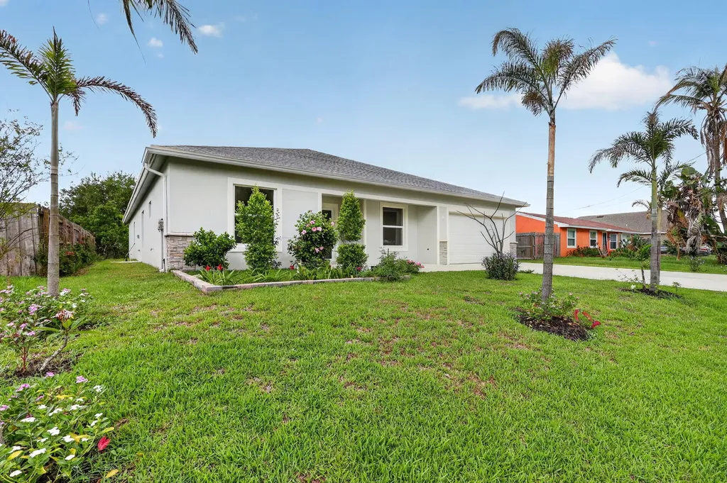 1974 SW Idaho Lane Port St Lucie FL 34953