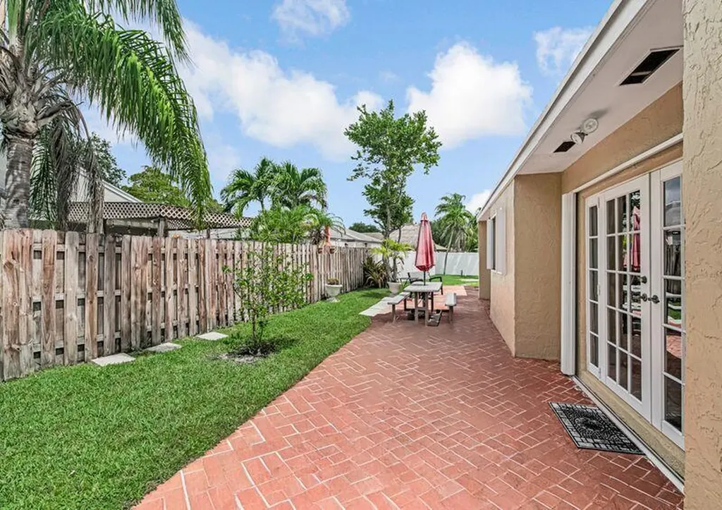 4957 SW 94th Terrace Cooper City FL 33328