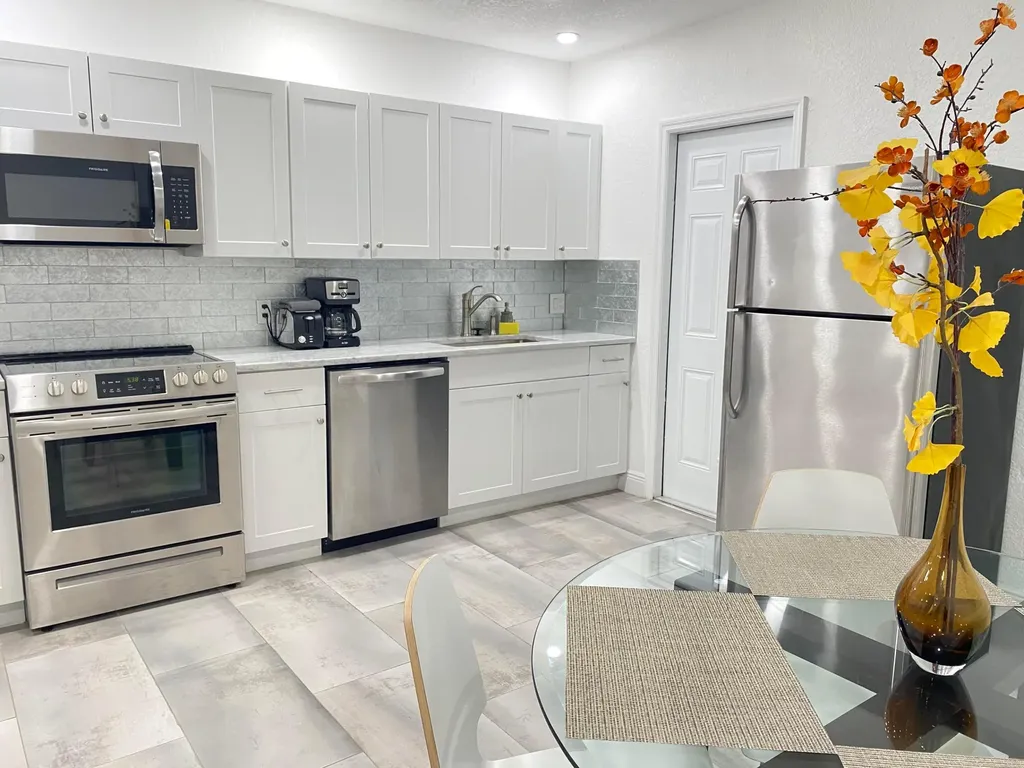 626 NE 17th Way Fort Lauderdale FL 33304