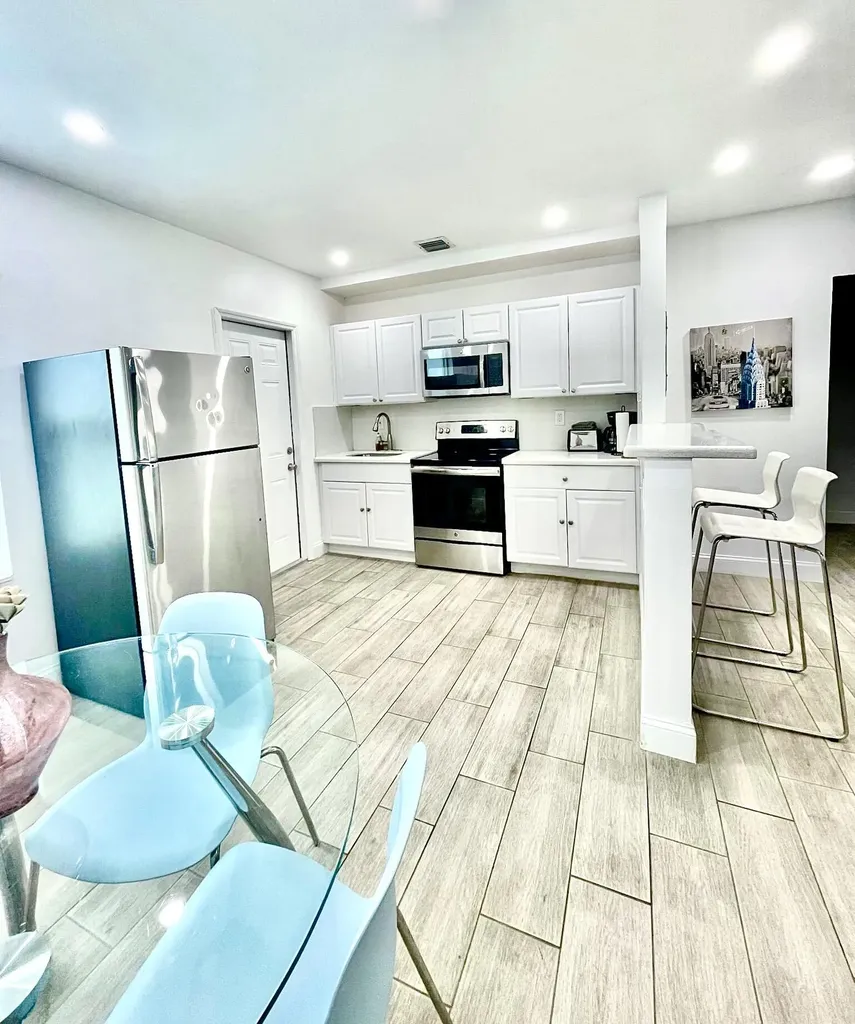626 NE 17th Way Fort Lauderdale FL 33304
