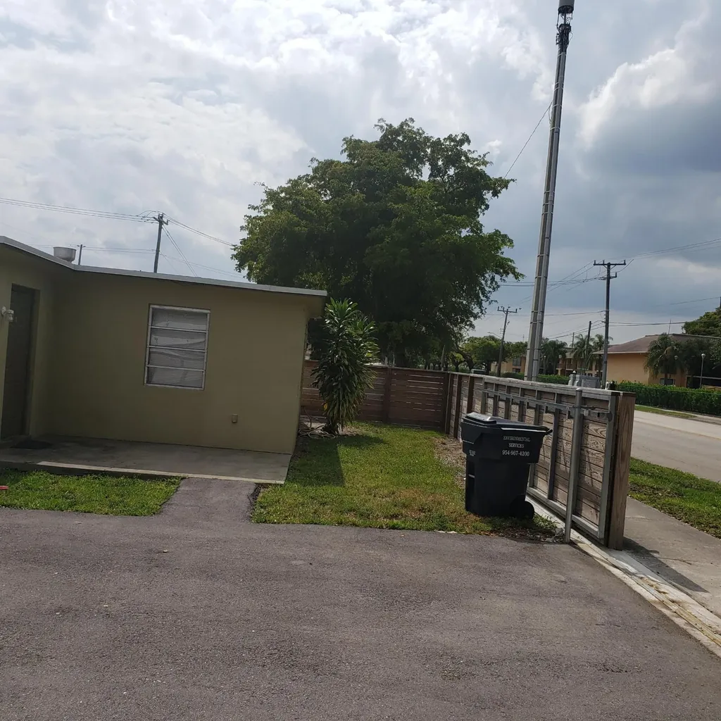 5742 Washington Street Hollywood FL 33023