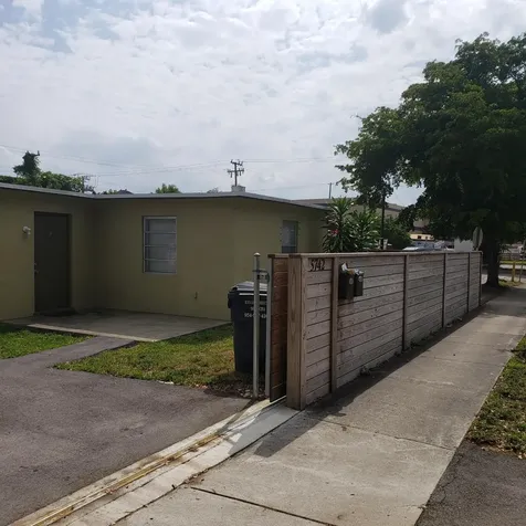 5742 Washington Street Hollywood FL 33023