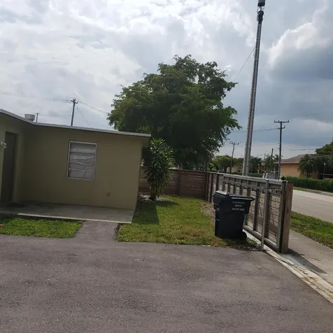 5742 Washington Street Hollywood FL 33023