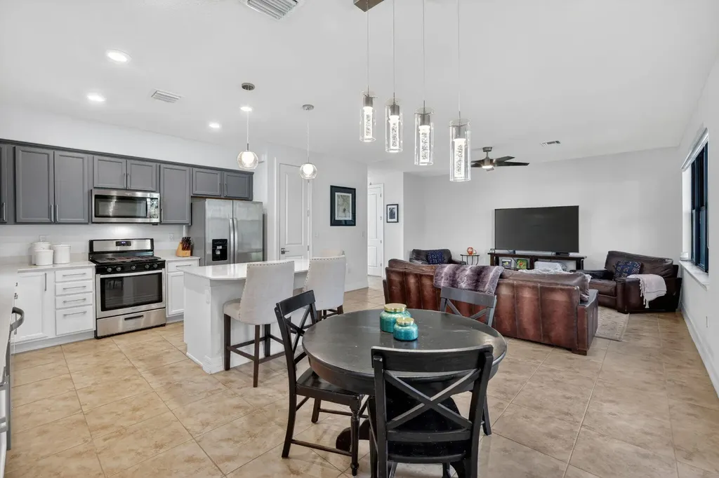 4651 E Pinehurst Trail Trail E Oakland Park FL 33309