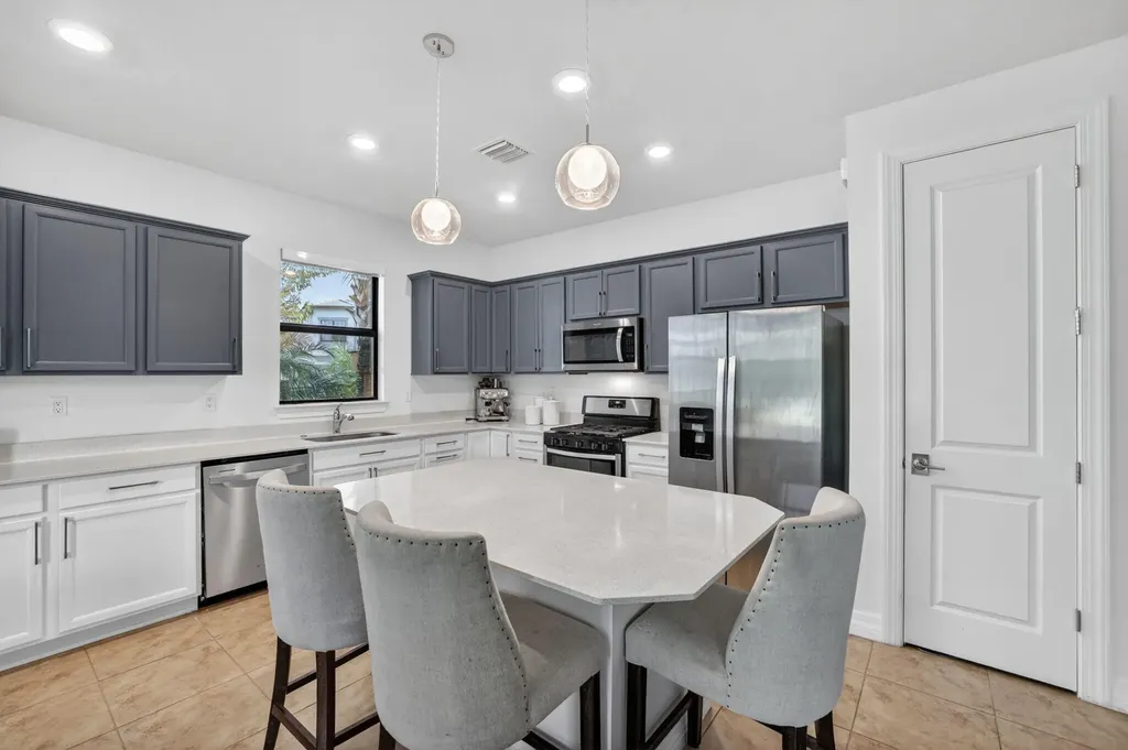 4651 E Pinehurst Trail Trail E Oakland Park FL 33309