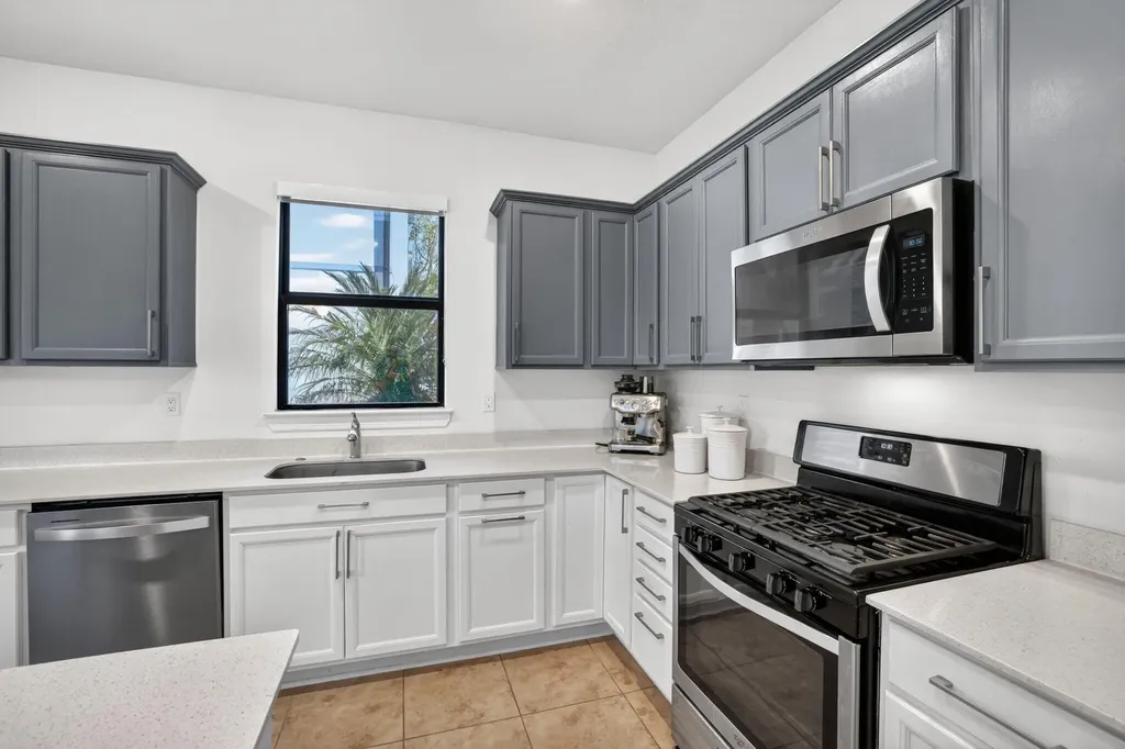 4651 E Pinehurst Trail Trail E Oakland Park FL 33309