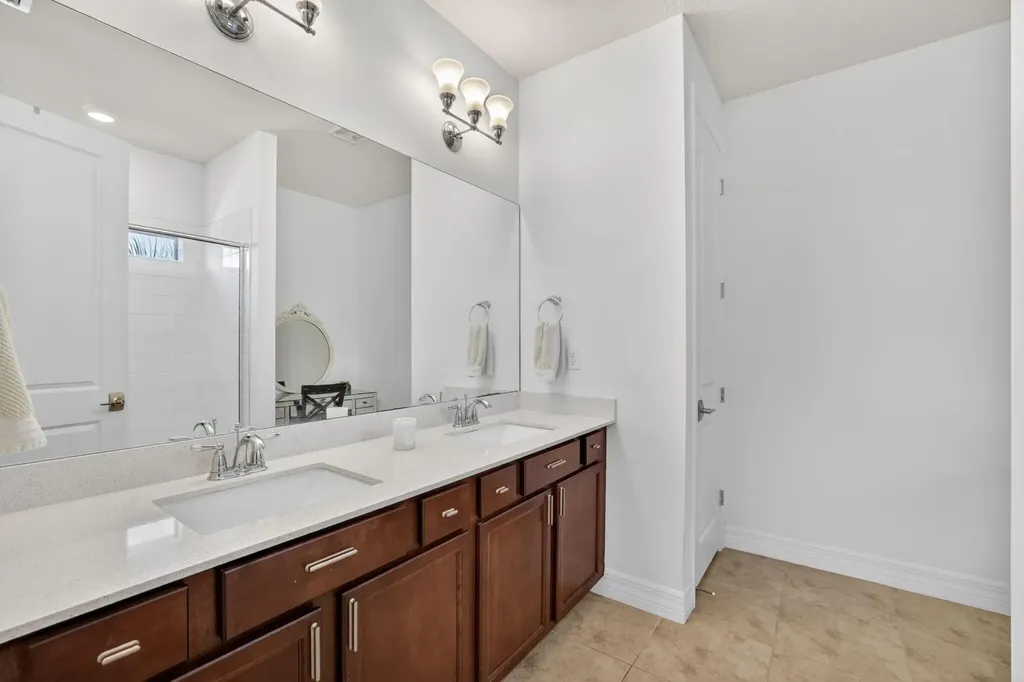 4651 E Pinehurst Trail Trail E Oakland Park FL 33309