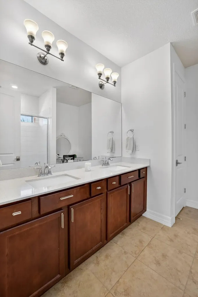 4651 E Pinehurst Trail Trail E Oakland Park FL 33309