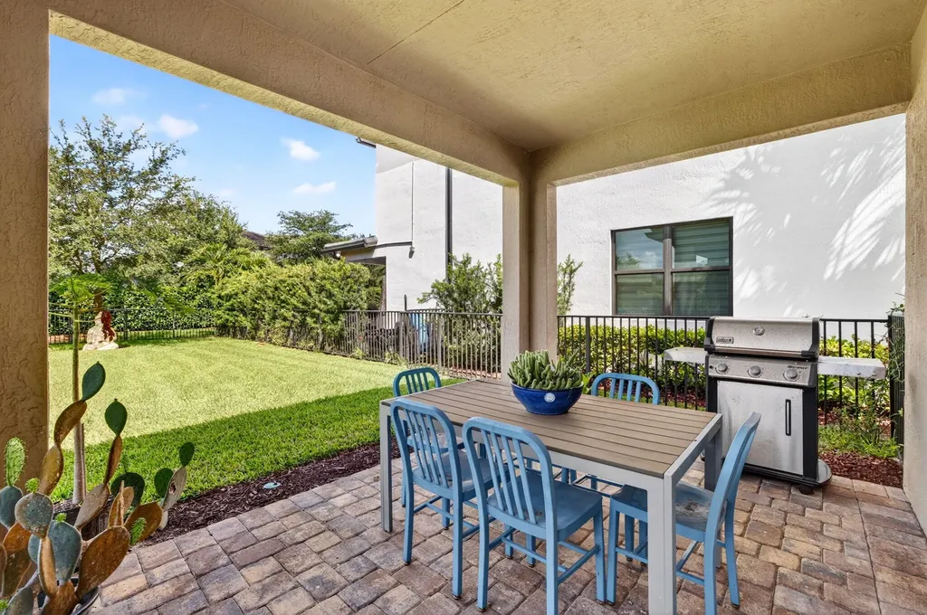 4651 E Pinehurst Trail Trail E Oakland Park FL 33309