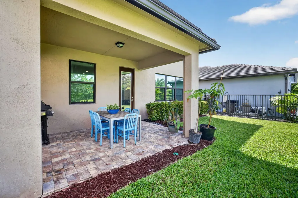 4651 E Pinehurst Trail Trail E Oakland Park FL 33309