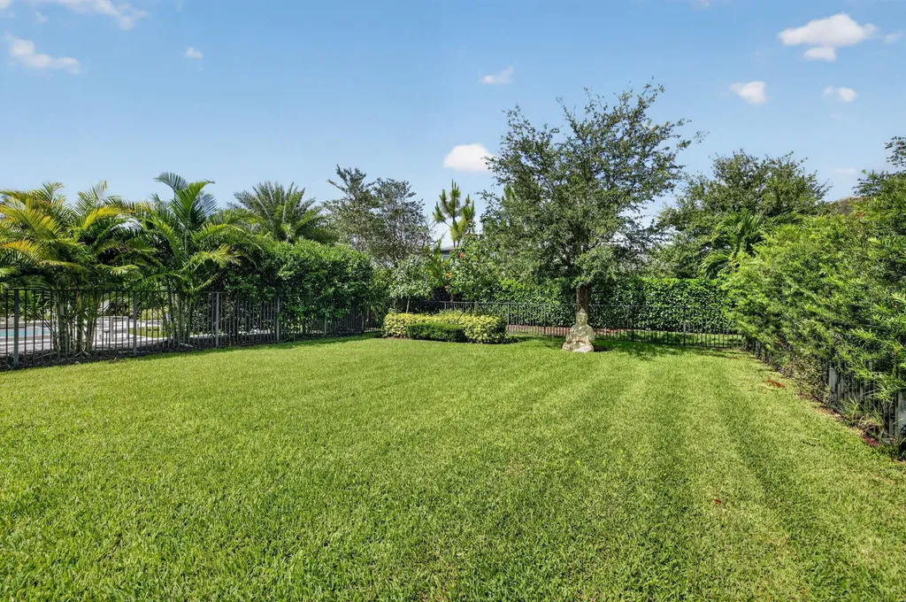 4651 E Pinehurst Trail Trail E Oakland Park FL 33309