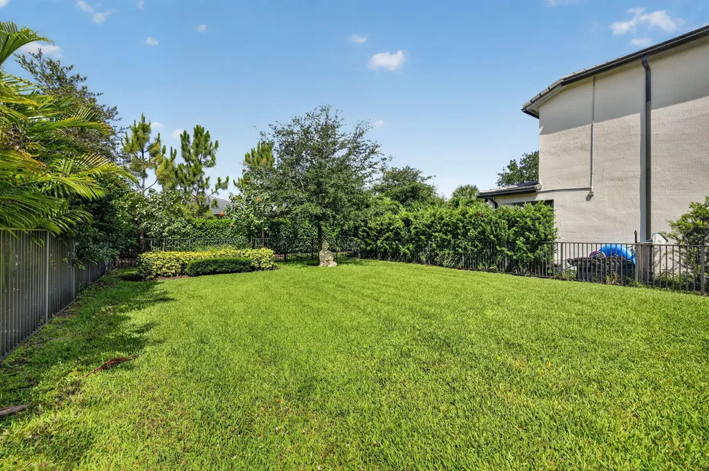 4651 E Pinehurst Trail Trail E Oakland Park FL 33309