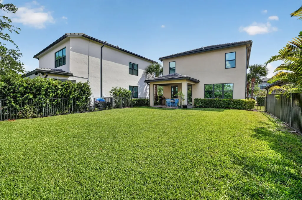 4651 E Pinehurst Trail Trail E Oakland Park FL 33309