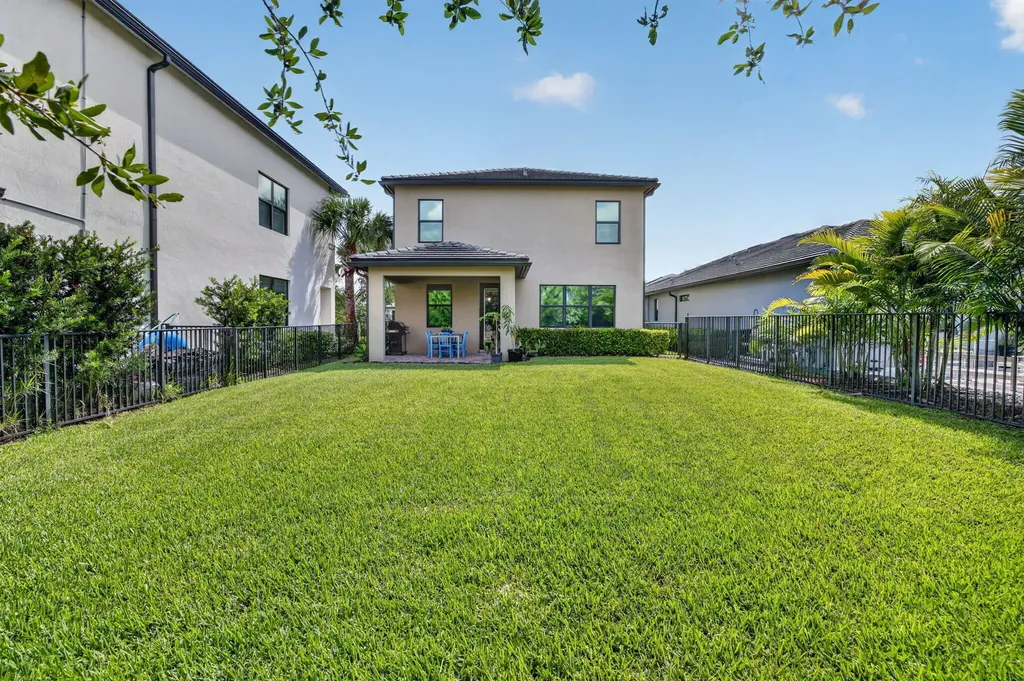 4651 E Pinehurst Trail Trail E Oakland Park FL 33309