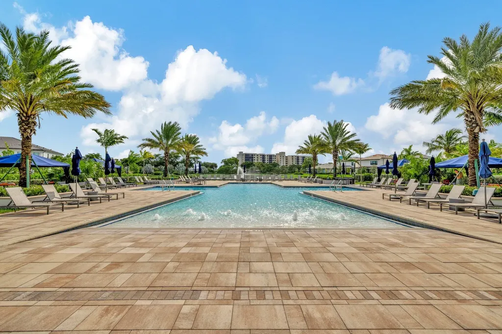 4651 E Pinehurst Trail Trail E Oakland Park FL 33309