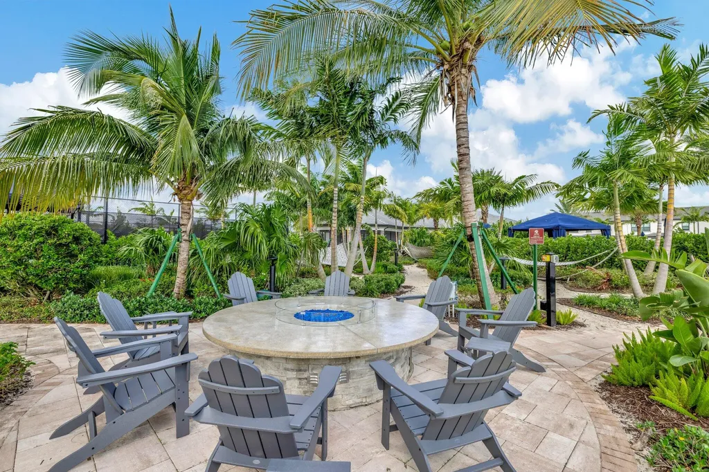 4651 E Pinehurst Trail Trail E Oakland Park FL 33309