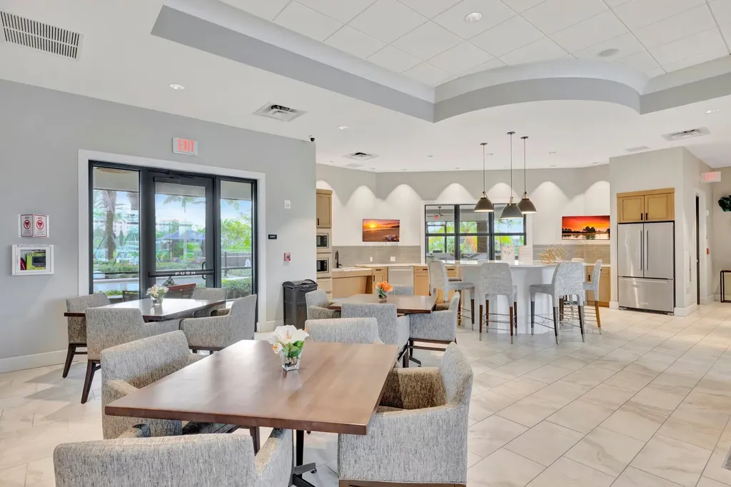 4651 E Pinehurst Trail Trail E Oakland Park FL 33309