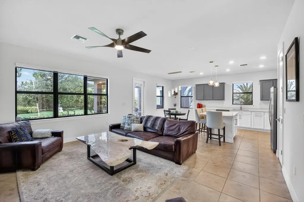 4651 E Pinehurst Trail Trail E Oakland Park FL 33309