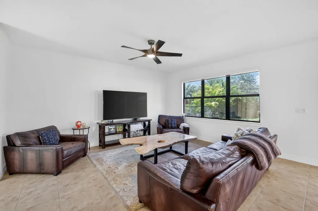 4651 E Pinehurst Trail Trail E Oakland Park FL 33309