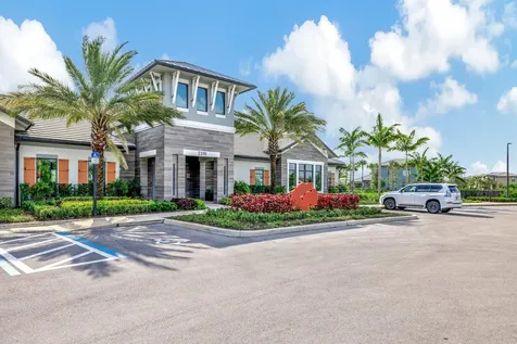 4651 E Pinehurst Trail Trail E Oakland Park FL 33309