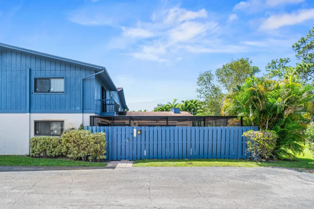 4585 Holly Lake Drive Lake Worth FL 33463