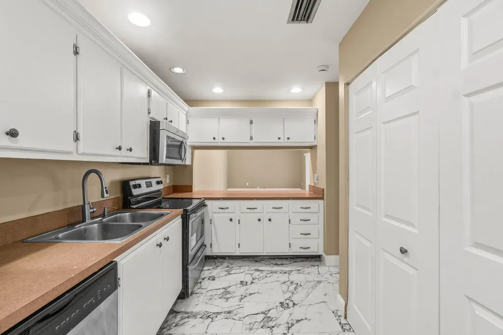 4585 Holly Lake Drive Lake Worth FL 33463