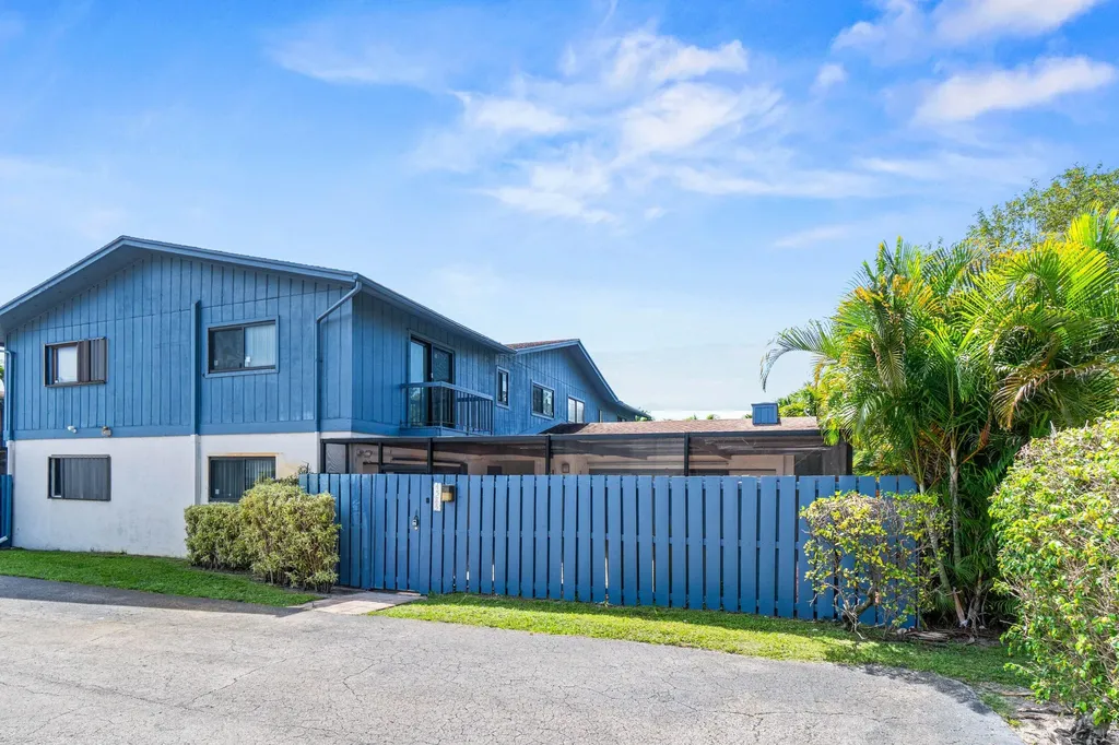 4585 Holly Lake Drive Lake Worth FL 33463