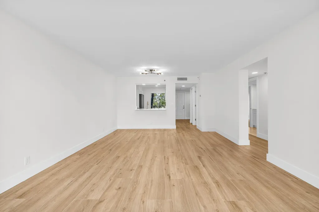 7290 Kinghurst Drive Delray Beach FL 33446