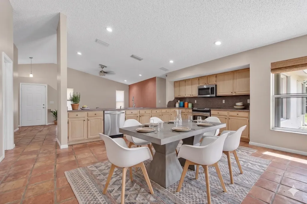5333 N Springs Way Coral Springs FL 33076